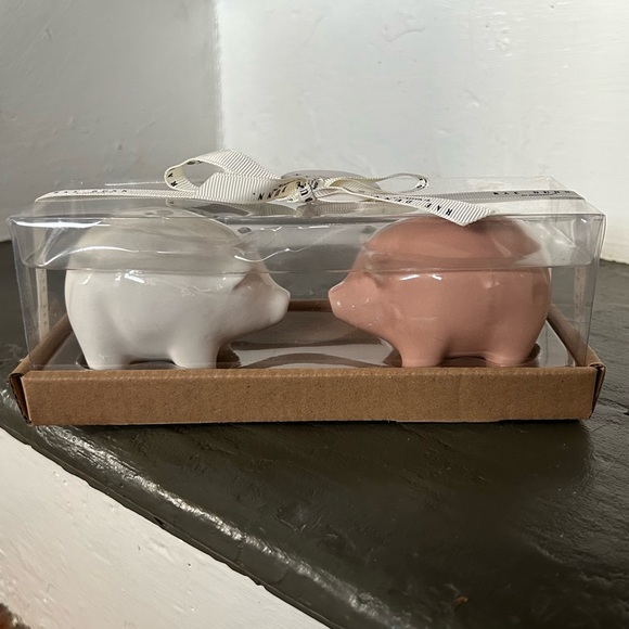 Rae Dunn Pig Salt & Pepper Shakers - Picture 9 of 9